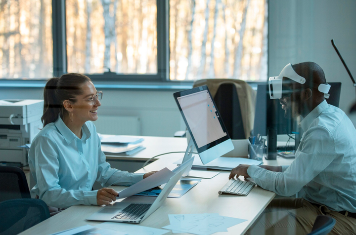 AI vs Traditional Help Desk